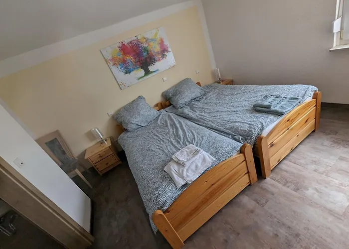 Neue Linde بيت ضيافة